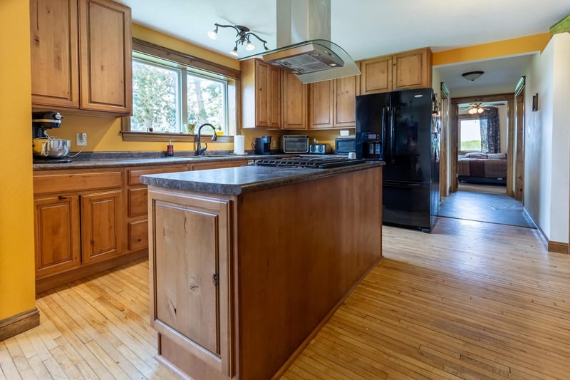 642 4th St, Clayton, WI 54004