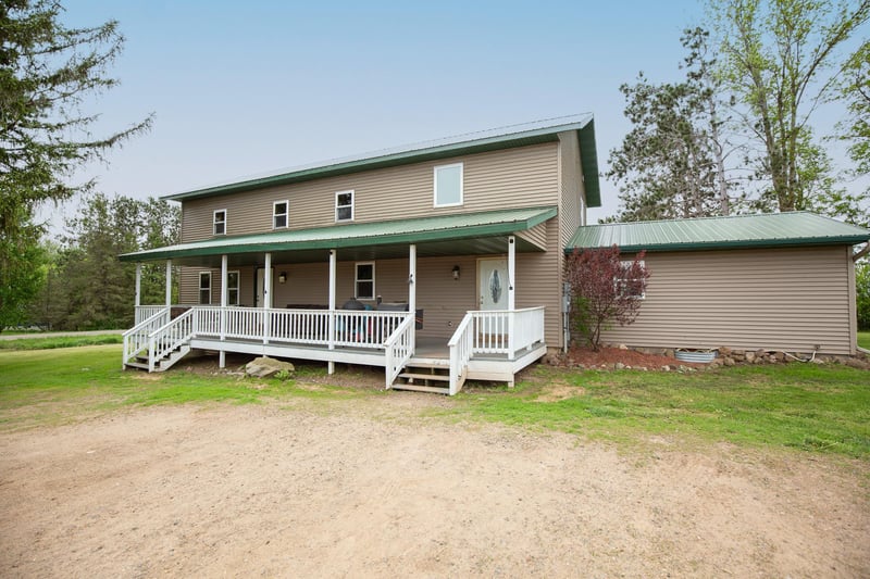642 4th St, Clayton, WI 54004