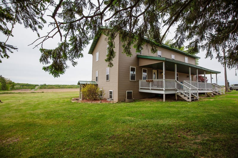 642 4th St, Clayton, WI 54004