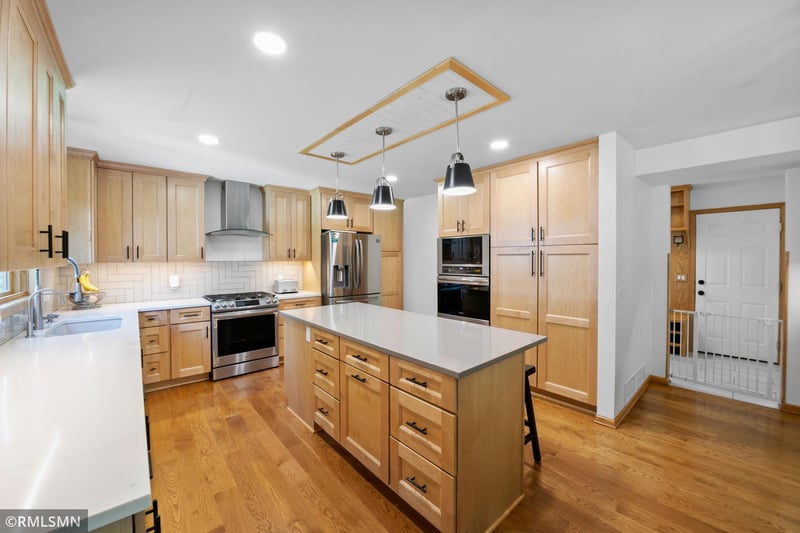 2119 13th Ave E, North Saint Paul, MN 55109