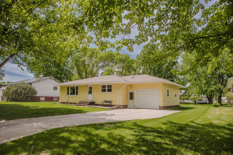 311 2nd St E, Chokio, MN 56221