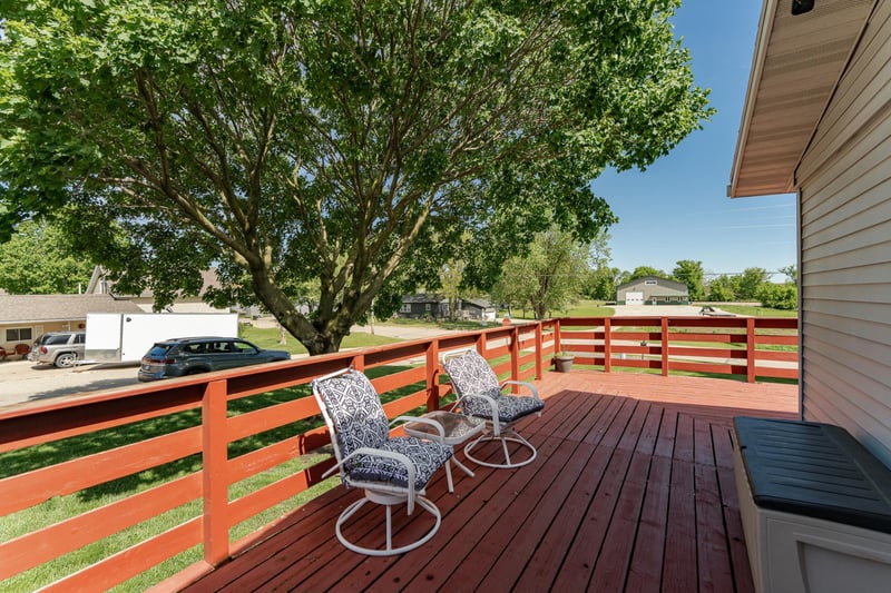 106 S Oak St, Dover, MN 55929