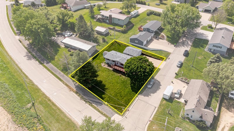 106 S Oak St, Dover, MN 55929