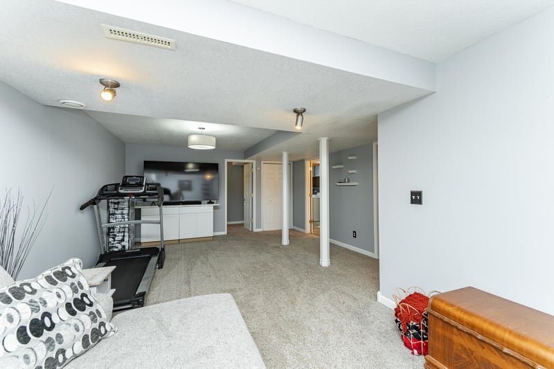 106 S Oak St, Dover, MN 55929
