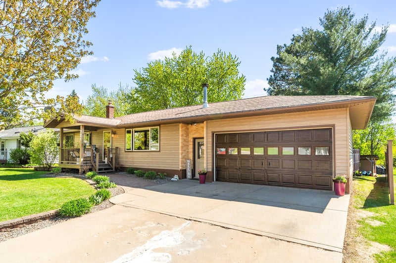 721 Maple Dr, Aurora, MN 55705