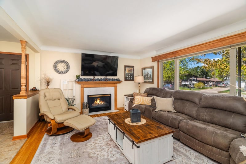 721 Maple Dr, Aurora, MN 55705