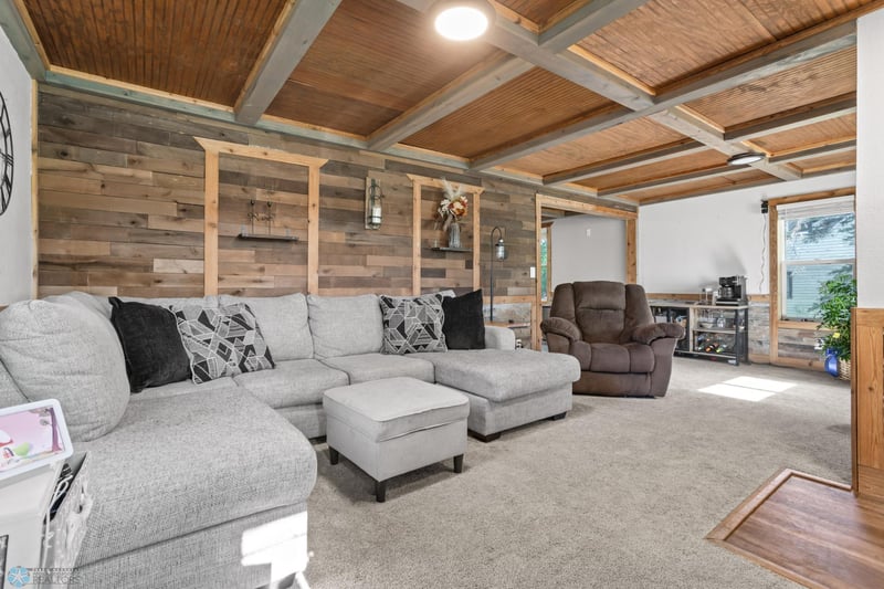 147 Center St N, Rothsay, MN 56579