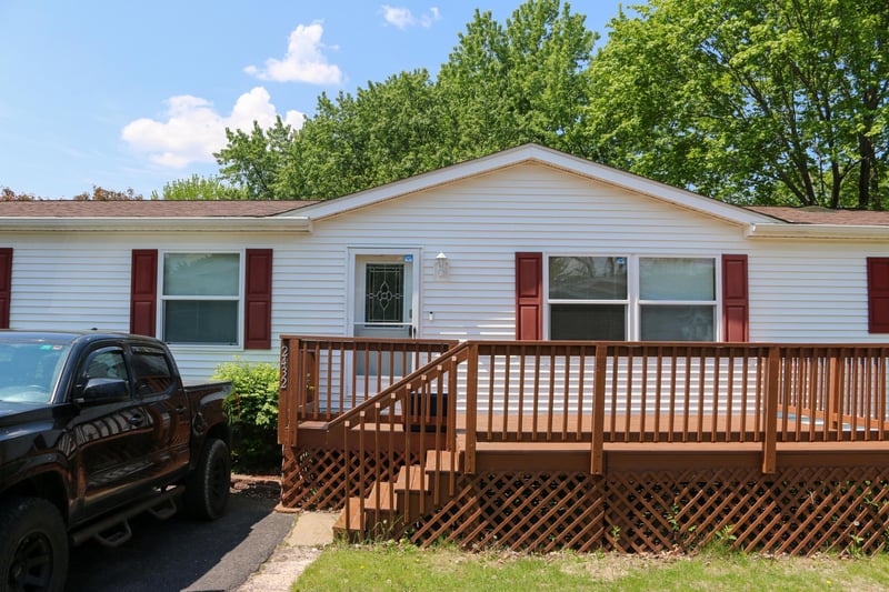2432 Amberjack Ln, Maplewood, MN 55119