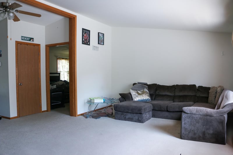 2432 Amberjack Ln, Maplewood, MN 55119