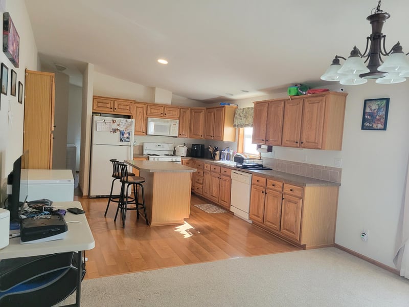 2432 Amberjack Ln, Maplewood, MN 55119