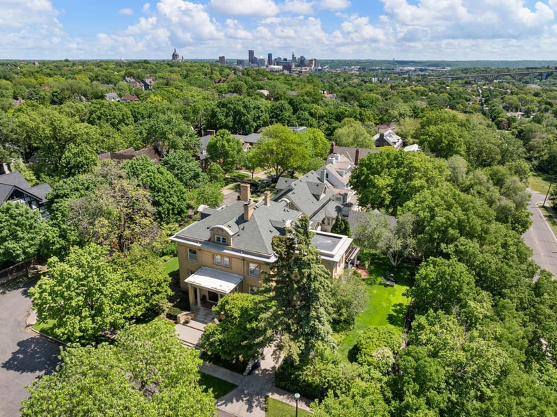 226 Grotto St S, Saint Paul, MN 55105