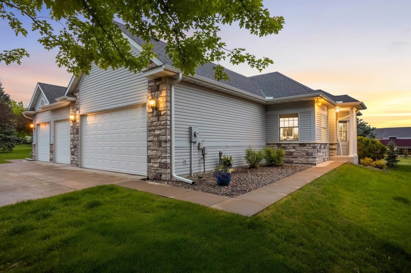 746 Gilfillan Ln, White Bear Twp, MN 55127