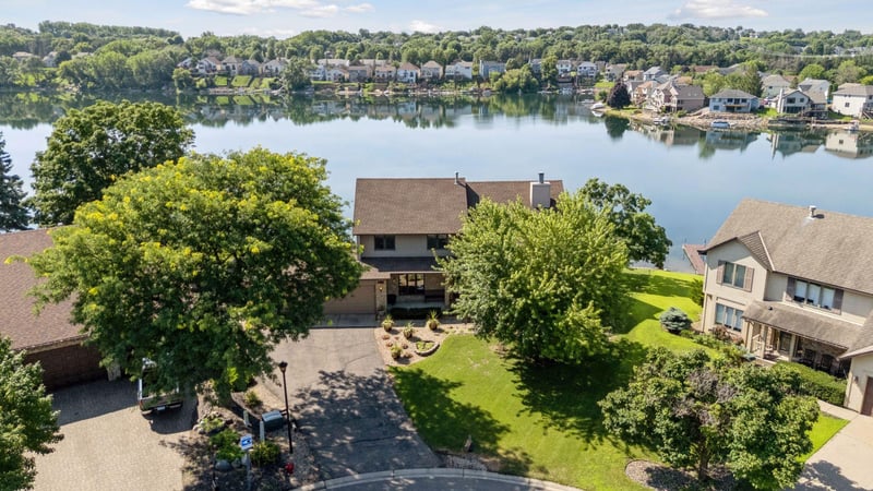 15813 Highview Dr, Apple Valley, MN 55124