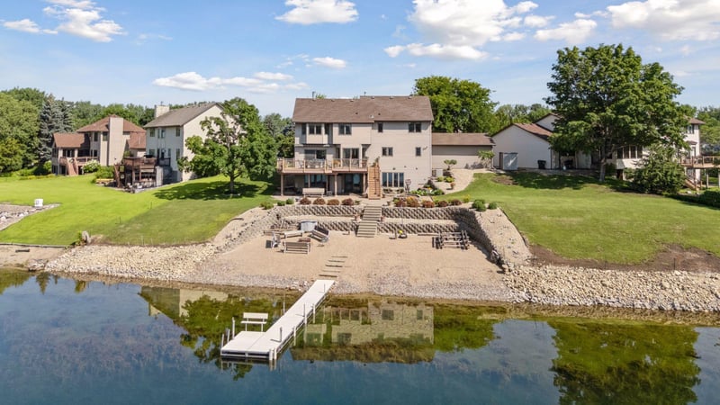15813 Highview Dr, Apple Valley, MN 55124