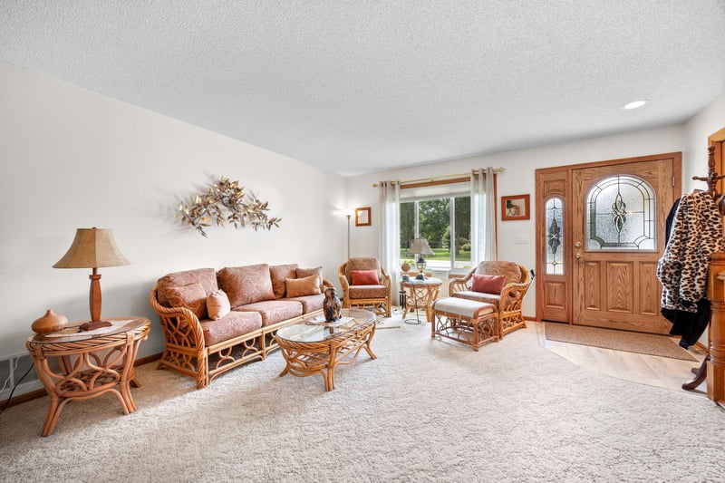 321 9th St E, Hector, MN 55342