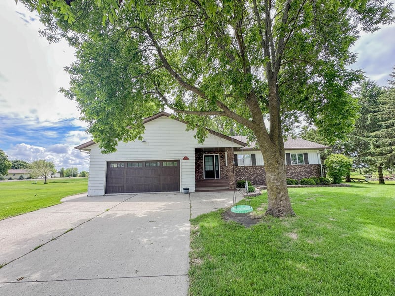 731 Grove Ave, Bird Island, MN 55310
