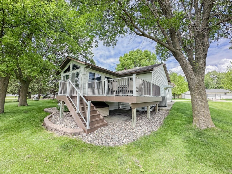 731 Grove Ave, Bird Island, MN 55310