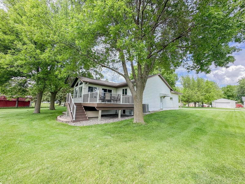 731 Grove Ave, Bird Island, MN 55310