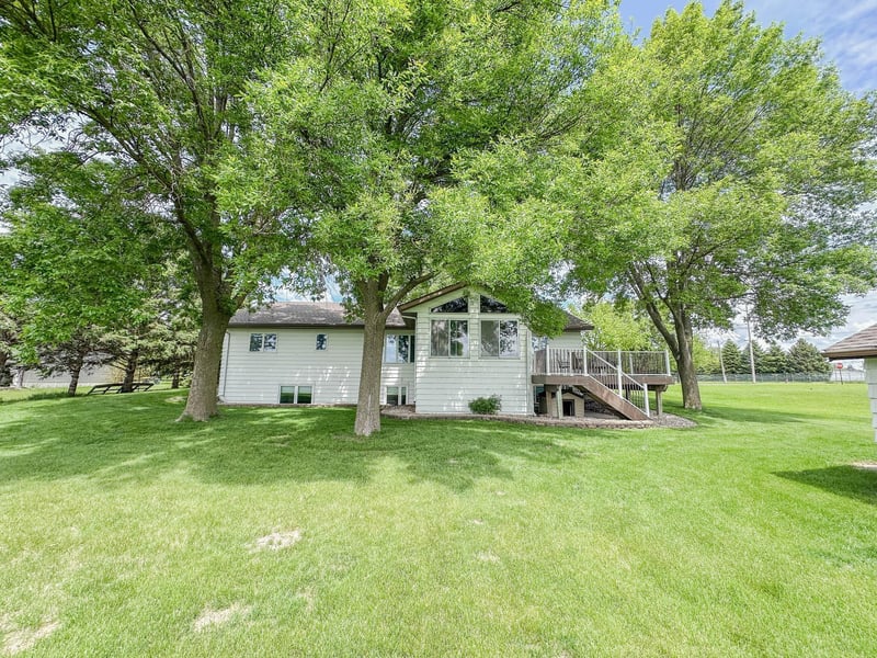 731 Grove Ave, Bird Island, MN 55310