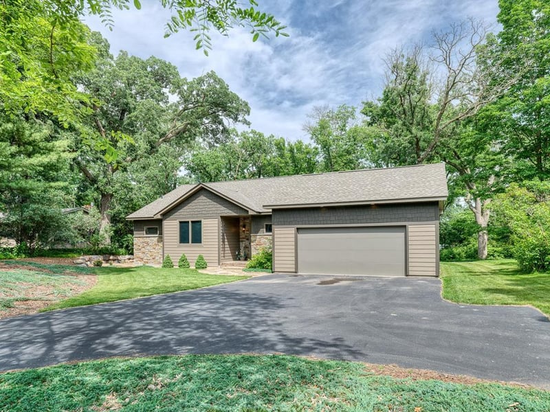 2848 Lake Blvd, North Saint Paul, MN 55109