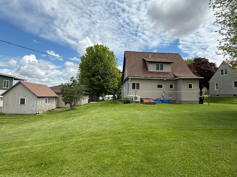 409 Maple St N, Mabel, MN 55954