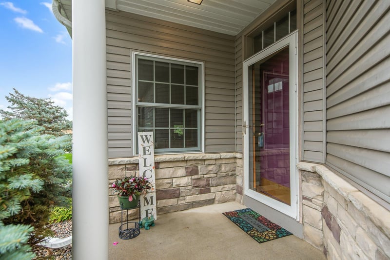 742 Gilfillan Ln, White Bear Twp, MN 55127