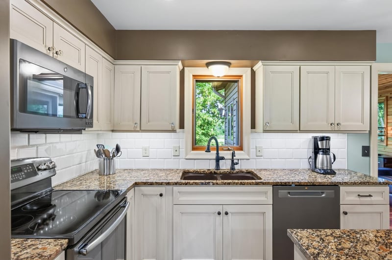 6227 Annapolis Ln N, Maple Grove, MN 55311