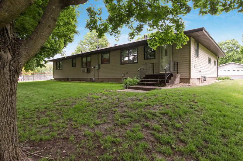407 S Scott St, Elmwood, WI 54740