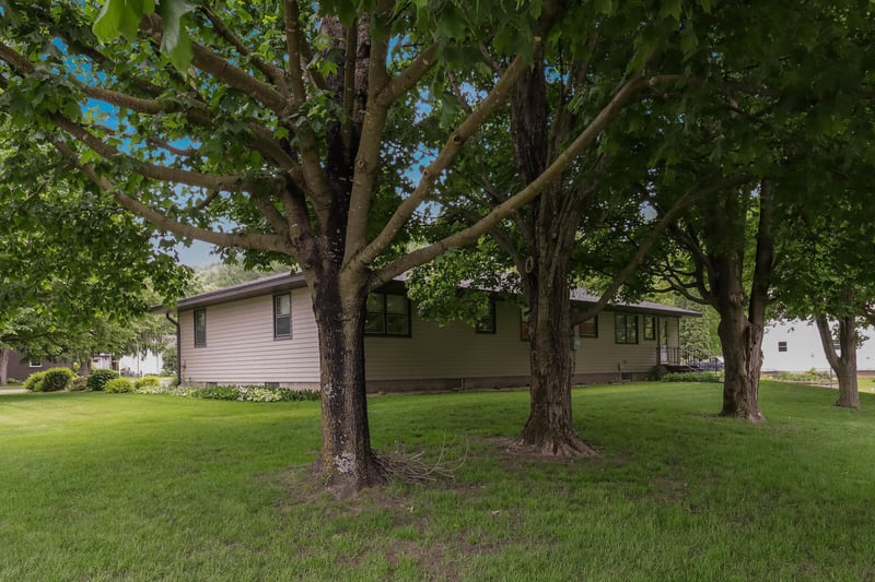 407 S Scott St, Elmwood, WI 54740