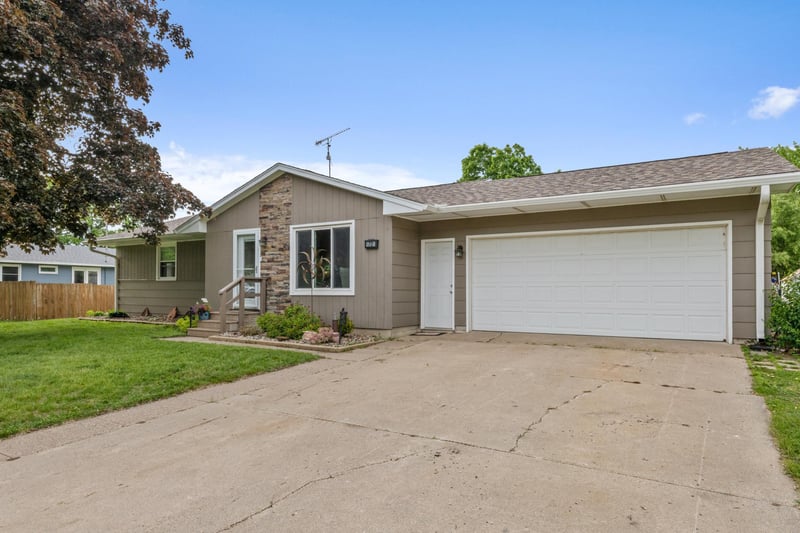 72 W 7th St, Cochrane, WI 54622