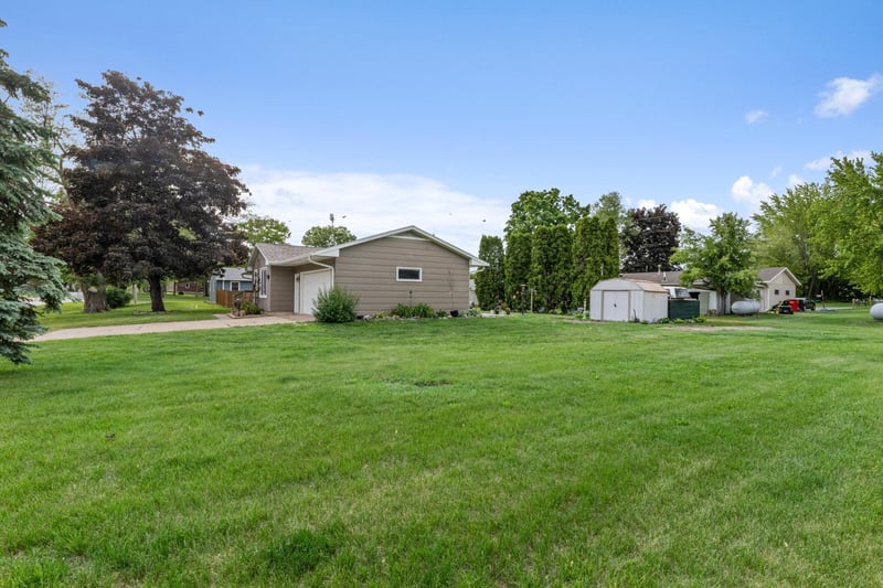 72 W 7th St, Cochrane, WI 54622