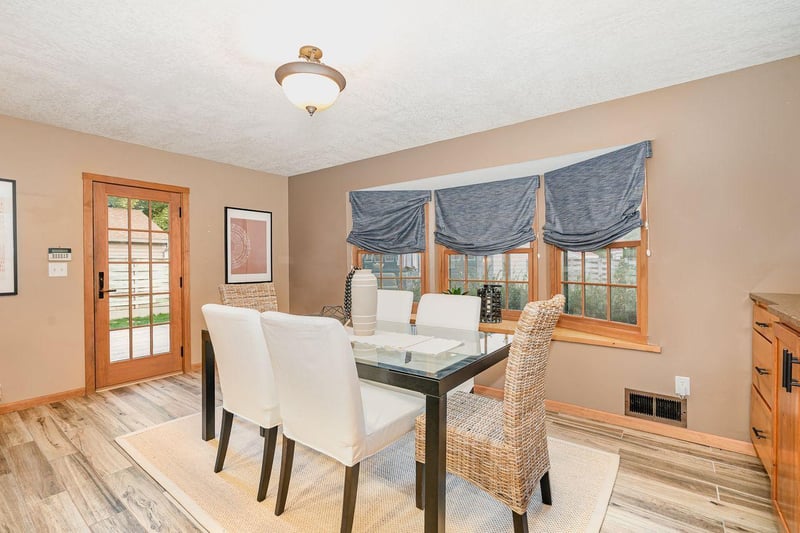 1345 Maywood St, Saint Paul, MN 55117