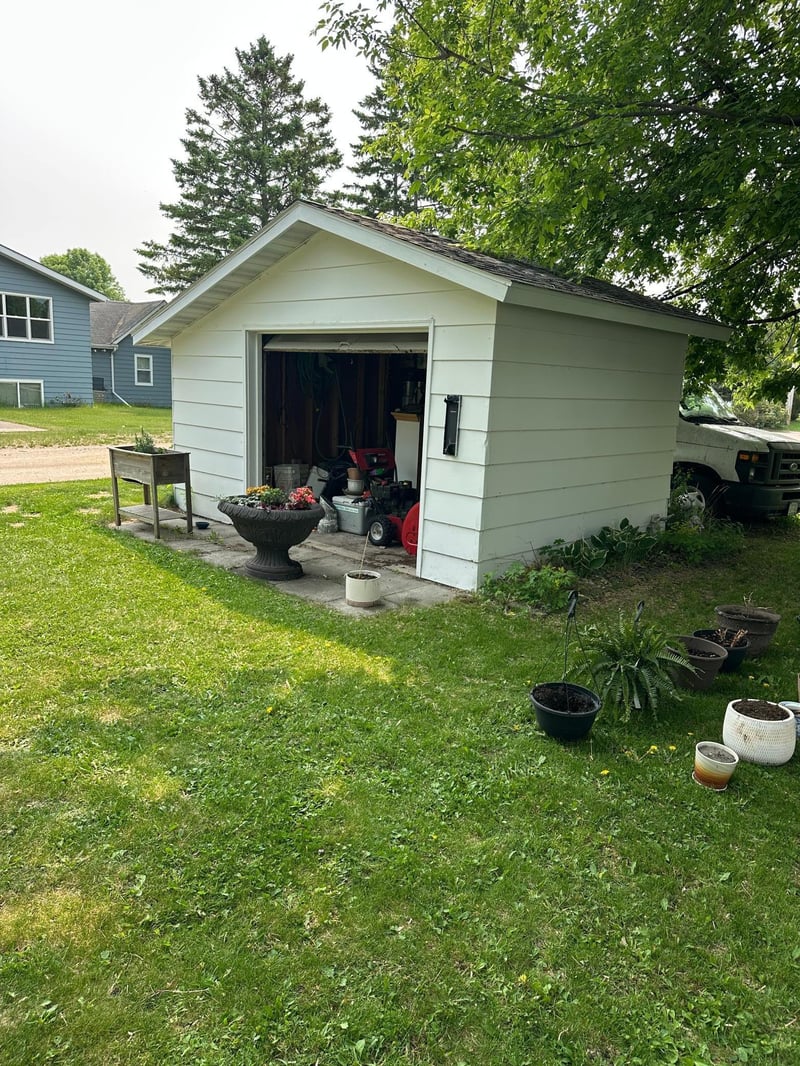 406 Roberts Ave NE, Warroad, MN 56763