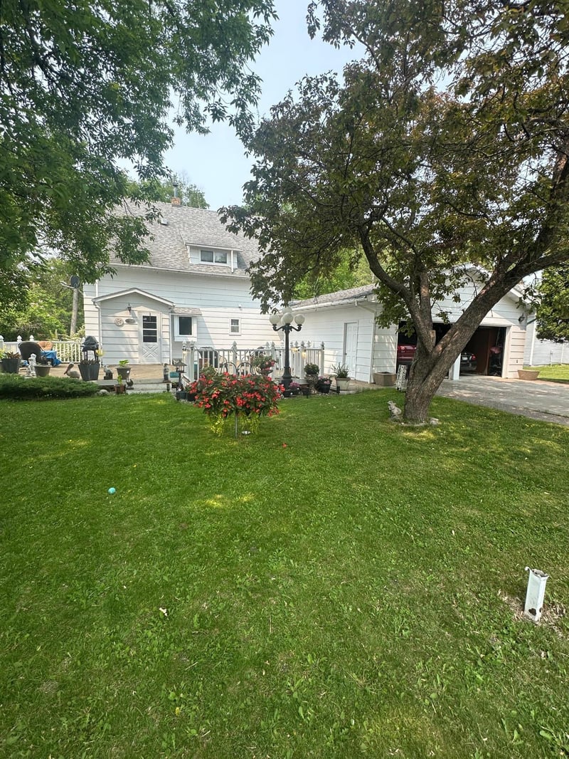 406 Roberts Ave NE, Warroad, MN 56763