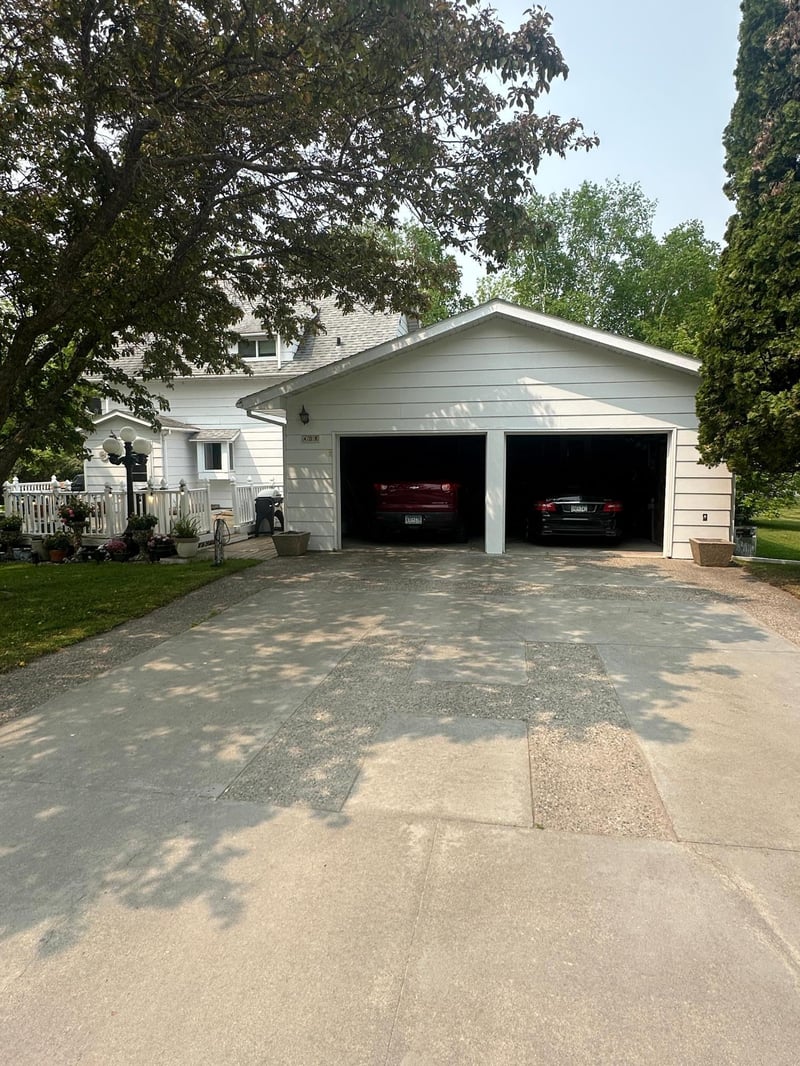 406 Roberts Ave NE, Warroad, MN 56763