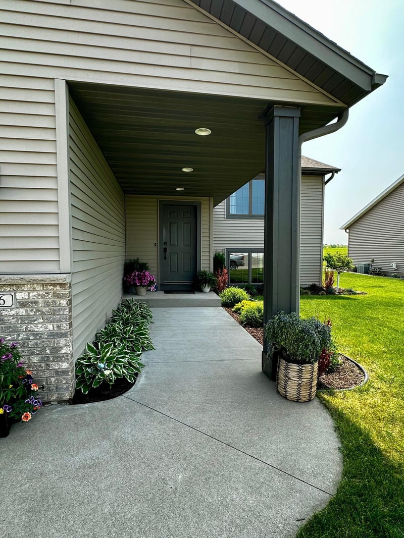 356 6th Ct SE, Dover, MN 55929