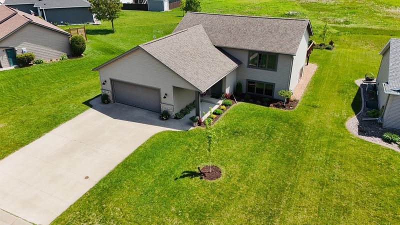 356 6th Ct SE, Dover, MN 55929