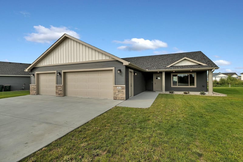 212 Woolgrass Way, Avon, MN 56310