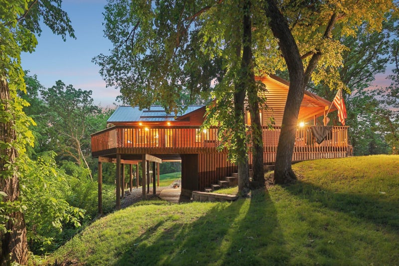 9320 Barnes Ave, Inver Grove Heights, MN 55077