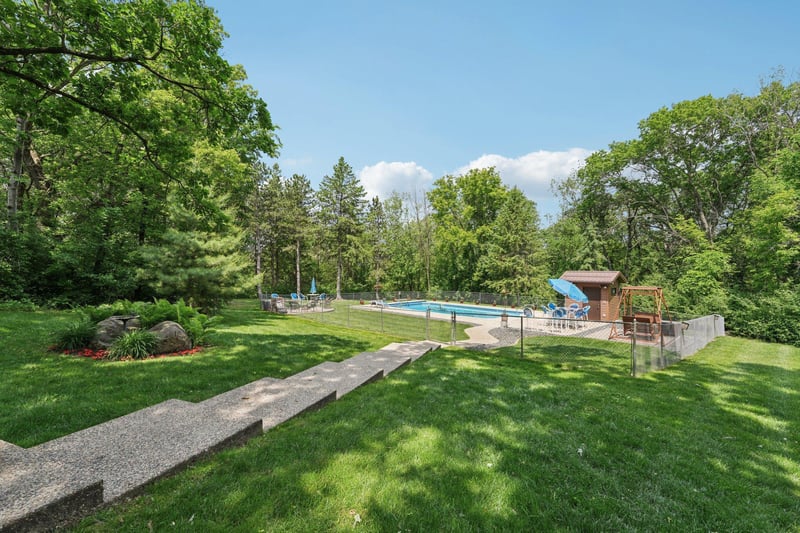 9320 Barnes Ave, Inver Grove Heights, MN 55077