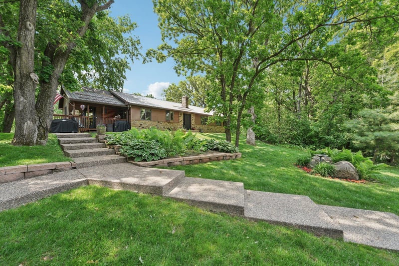 9320 Barnes Ave, Inver Grove Heights, MN 55077