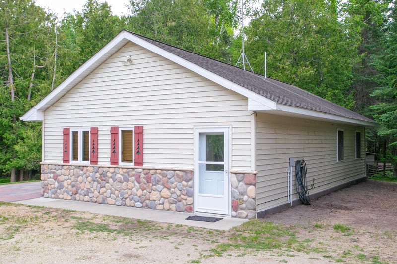 10547 Vermeil Dr NE, Deer River, MN 56636