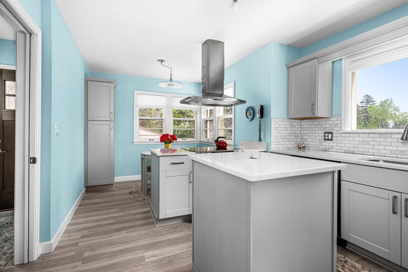 3319 E Superior St, Duluth, MN 55804