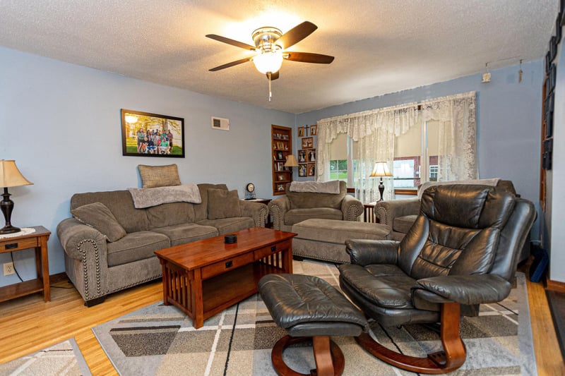 118 N Douglas Ave, Parkers Prairie, MN 56361