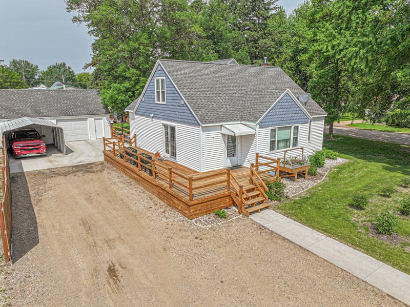 118 N Douglas Ave, Parkers Prairie, MN 56361