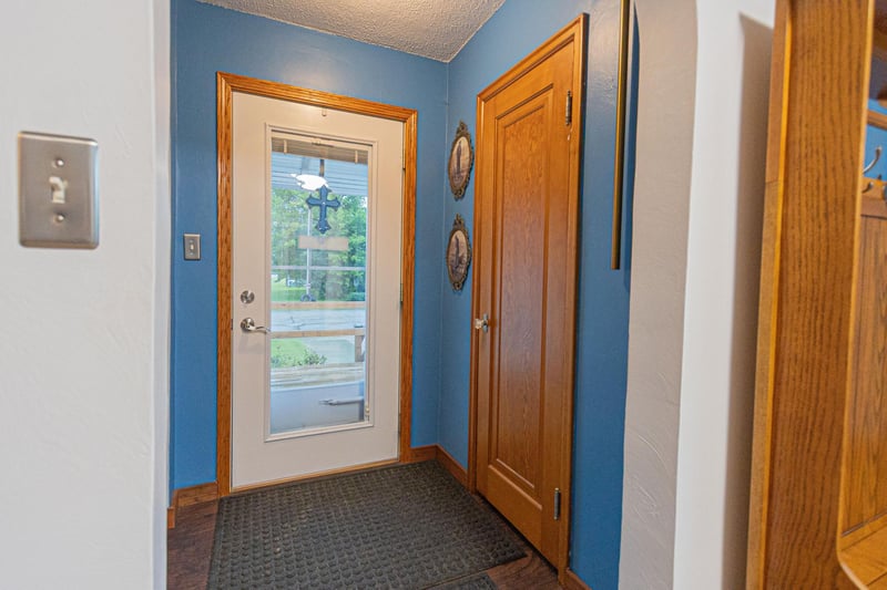 118 N Douglas Ave, Parkers Prairie, MN 56361
