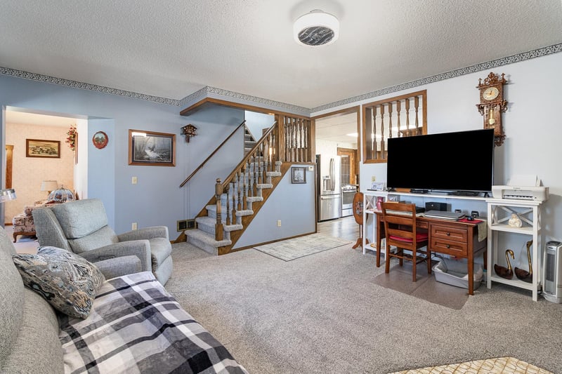 6200 37th St W, Webster, MN 55088