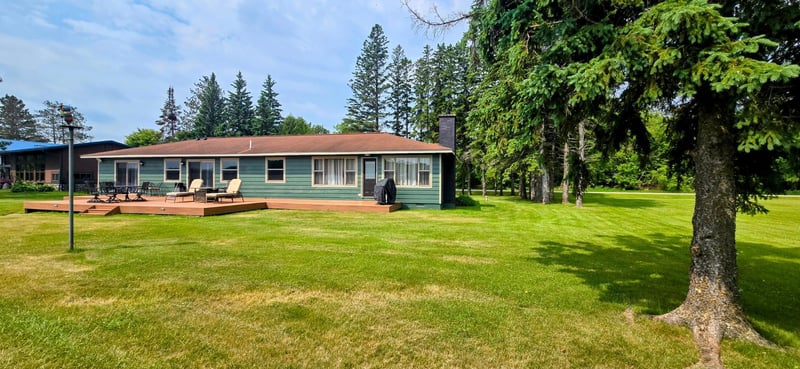 2502 Birchview Dr NW, Baudette, MN 56623