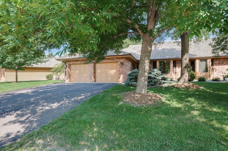 5 Anemone Cir, North Oaks, MN 55127