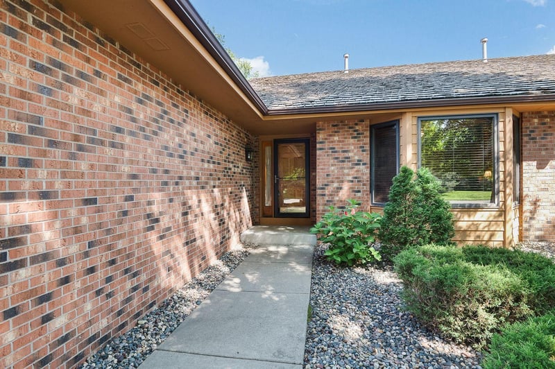 5 Anemone Cir, North Oaks, MN 55127
